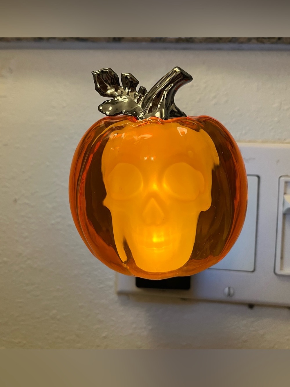 Bath & Body Works Wallflowers Plug In Fragrance Night Light - Pumpkin Skull
